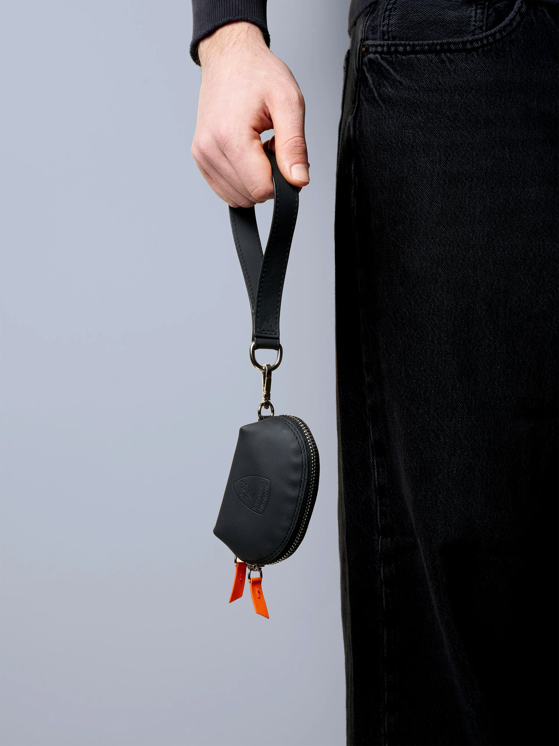 Clippable loop coin in upcycled leather - Image 6